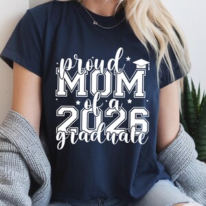 Proud Mom & Dad of a 2026 Graduate Shirt – Class of 2026 Graduation Tee, Senior Graduation Shirt for Graduate Mom And Dad immagine 3