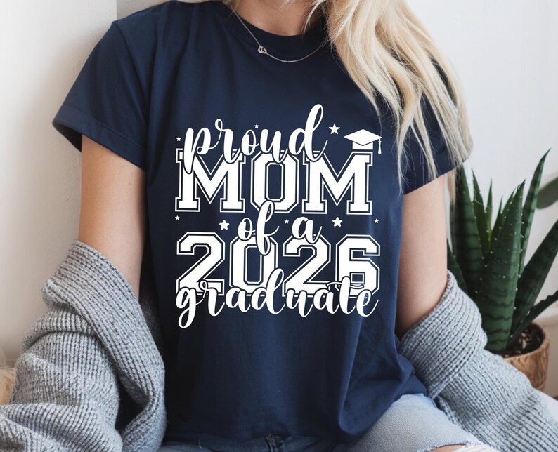 Proud Mom & Dad of a 2026 Graduate Shirt – Class of 2026 Graduation Tee, Senior Graduation Shirt for Graduate Mom And Dad immagine 3