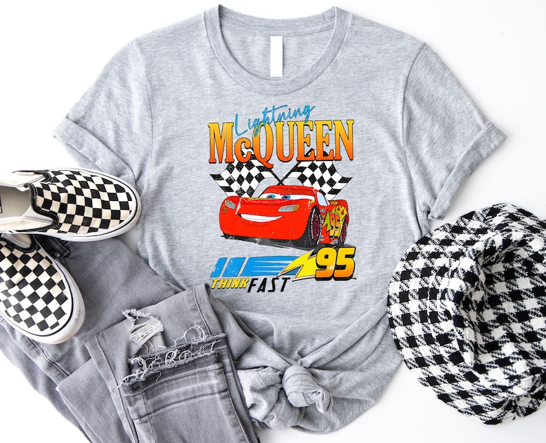 Camiseta de Rayo McQueen, camiseta de Disney Cars, camiseta de Disney Cars, camiseta de Disney, camiseta de World Tour 2026, camiseta de Disneyland imagen 1