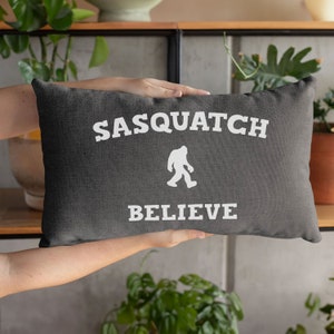 Bigfoot, Sasquatch-kussen, Yeti-kussen, campingkussen, PNW-kussen, campingkussensloop, Bigfoot-kussen, Bigfoot-souvenir, campingcadeau