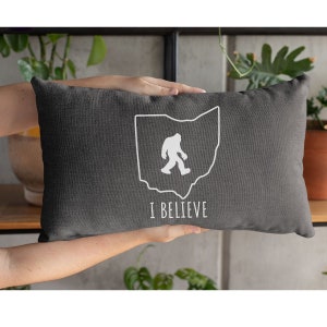 Sasquatch-kussen, Yeti, Bigfoot-cadeau, gepersonaliseerd Yeti-kussen, campingkussen, Sasquatch-kussensloop, campingkussensloop, PNW Gifts