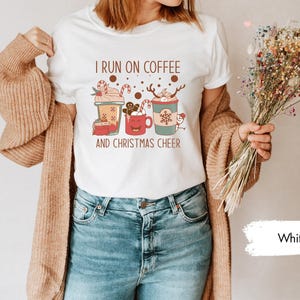 T-shirt café de Noël, chemises de Noël, cadeau pour elle, t-shirts de Noël, cadeaux de Noël, chemise café, cadeau de Noël pour femme, t-shirts de Noël