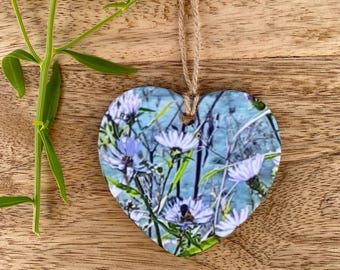 Wild Daisies Heart Decoration: Country Home Keepsake