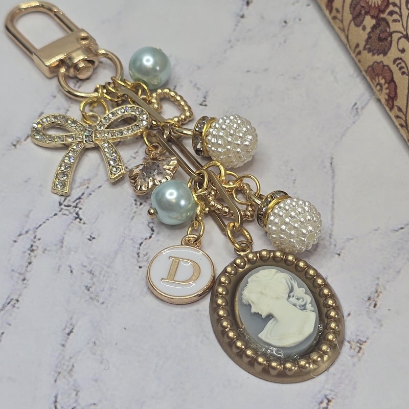 🎁 Personalized gift for her initial cameo bag charm grad gift idea pearl monogram purse clip romantic coquette bow heart keyring