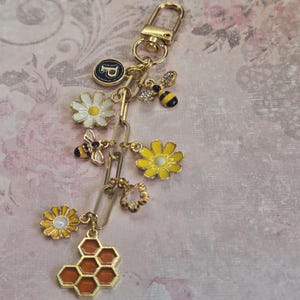 Personalized bee charm keychain for her bumblebee bag clip nature lover purse accessory custom car keyring unique gift for women