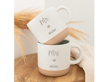 Personalized wedding gift | Mugs | Wedding gift idea | Bride and groom | Engraved with names | Mr and Mrs set | Ceramic mug
