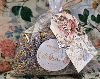 Bolsa de regalo para la niña de las flores / Confeti de lavanda y manzanilla / Recuerdo de ángel / Etiqueta con nombre / Confeti para la niña de las flores de la boda