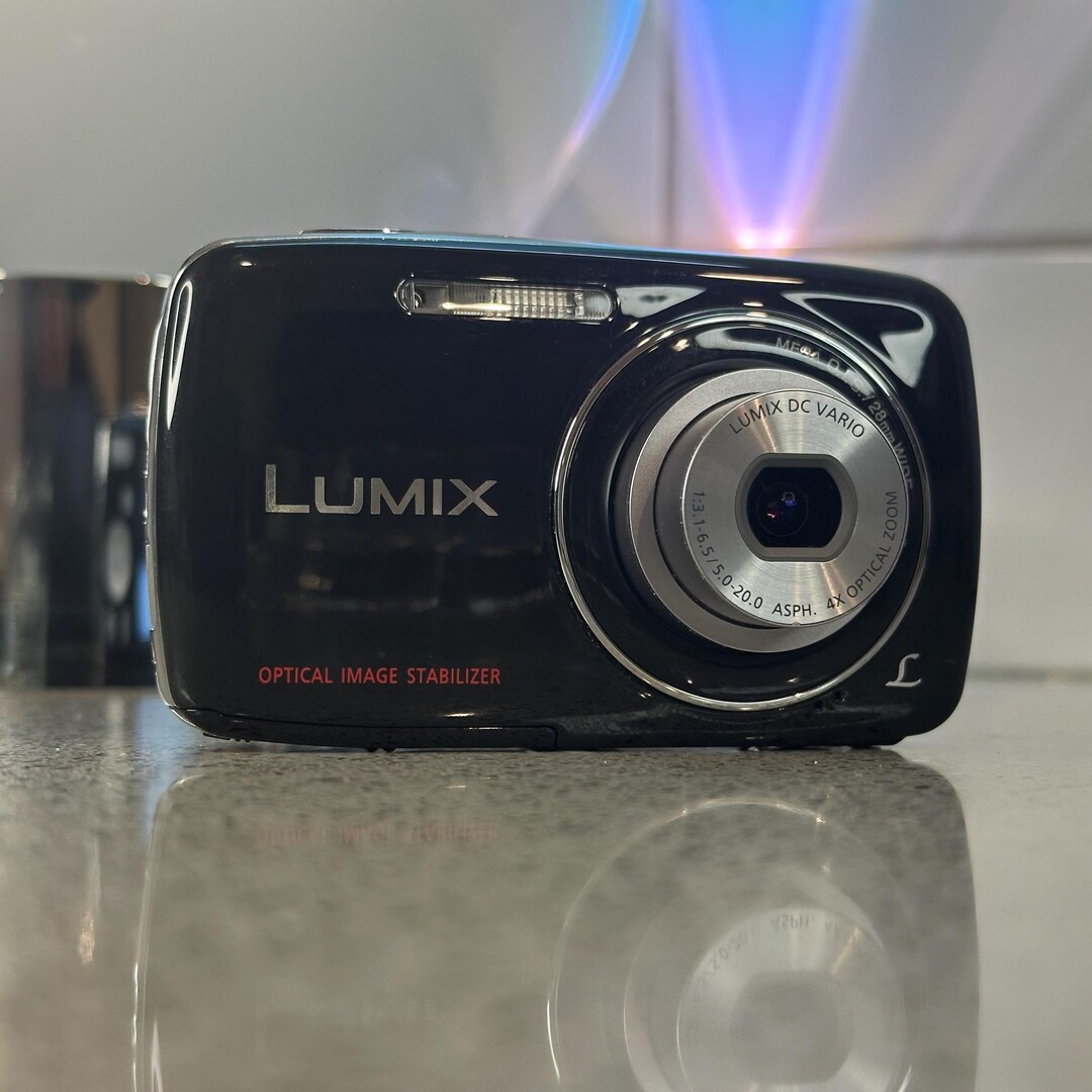 Panasonic Lumix DMC-S1 • 12.1MP • Digital Camera • Pristine