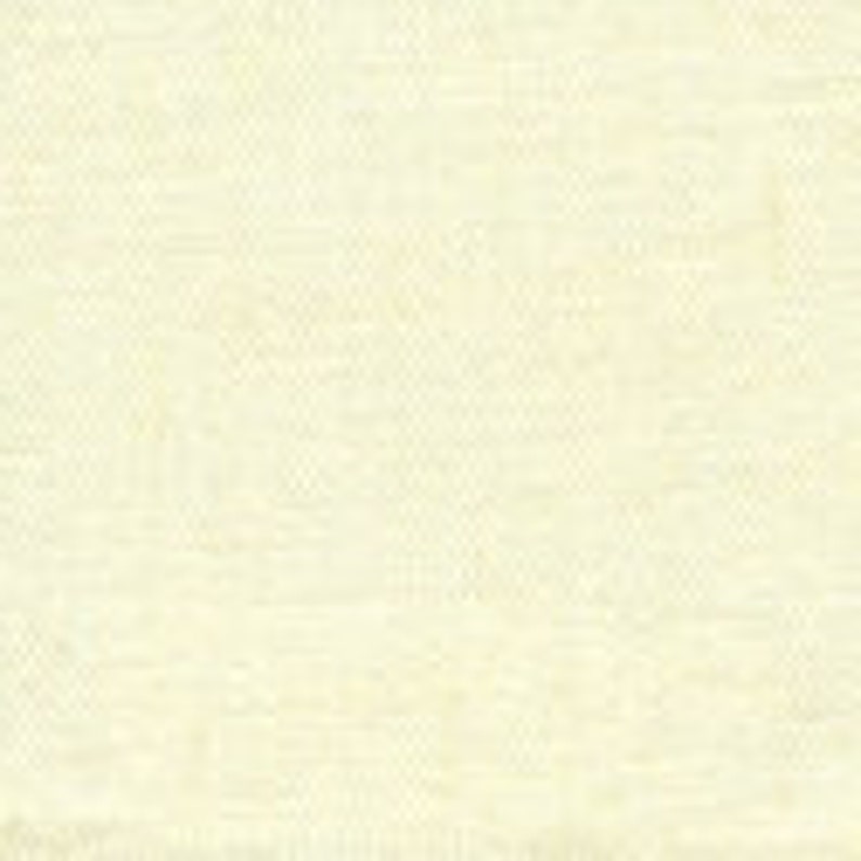 Puede incluir: Una superficie rectangular blanca texturizada con la palabra "remarkable" impresa en blanco. Un l&aacute;piz t&aacute;ctil negro y gris est&aacute; sobre la superficie.
