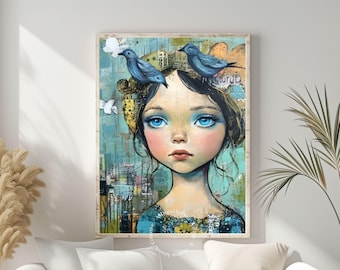 Op de afbeelding: Een schilderij van een jong meisje met blauwe ogen en een dromerige uitdrukking. Twee blauwe vogels zitten op haar hoofd en de achtergrond is een kleurrijk abstract ontwerp. Het schilderij heeft een vintage, sprookjesachtige uitstraling.