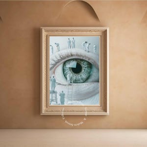 Puede incluir: Una pintura enmarcada de un ojo gigante con varias personas de pie en el párpado y el iris. El ojo es azul y verde con una esclerótica blanca. Las personas llevan trajes blancos y miran al espectador.
