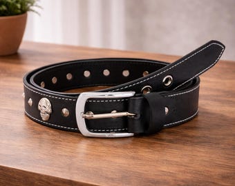 スチールグリッドベルト ― ブラックレザーのスタッズ付きウエスト