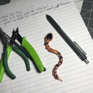 PDF チュートリアル、レインボー スネーク、コイル ベゼル チュートリアル、ステップ バイ ステップの説明、デジタル ダウンロード、Wire & Wiki ep.3 画像 9