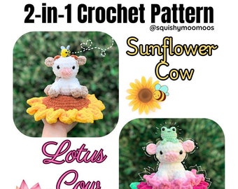 Puede incluir: Patrón de crochet 2 en 1: Vaca girasol y vaca loto. La vaca girasol está sentada en un girasol de crochet amarillo y marrón. La vaca loto está sentada en un loto de crochet rosa y verde. Ambas vacas son blancas con la nariz rosa y los ojos negros. @squishymoomoos