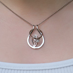 Elegant Birth Flower Iris Ring Holder Necklace, Personalized Jewelry for Women, Secure Ring Keeper Pendant, Unique Gift for Iris Lovers
