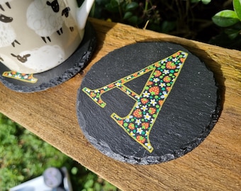 Posavasos de pizarra con letras pintadas a mano - Diseño de fresa