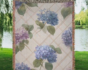 Cozy Floral Throw Blanket With Hydrangea Pattern Soft Decorative Woven Blanket Living Room Gift Bedroom Floral Tapestry with Hydrangeas