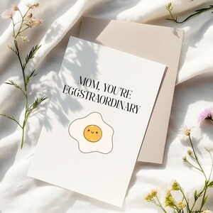 Biglietto per la festa della mamma, divertente biglietto con gioco di parole sull'uovo per la mamma, simpatico biglietto d'auguri ispirato alla colazione, biglietto fisico, regalo per la festa della mamma per lei, biglietto piegato, compleanno della mamma