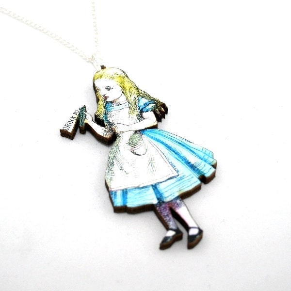 Drink Me Collier, Alice au pays des merveilles collier, collier en bois, Illustration de Tenniel, Alice Jewelry, bijoux en bois