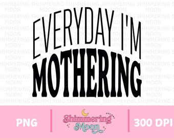 PNG divertido sobre la maternidad, diseño de camiseta "Everyday I'm Mothering" (Todos los días soy madre), PNG con cita retro de mamá, PNG sarcástico sobre la vida de mamá, PNG para sublimación, transferencia DTF, 300 ppp