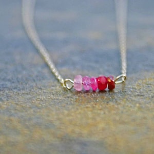 Luglio Birthstone collana, collana ruby, Birthstone gioielli, Ruby Bar collana, collana di compleanno, Birthstone Gioielli, luglio Ruby Birthstone