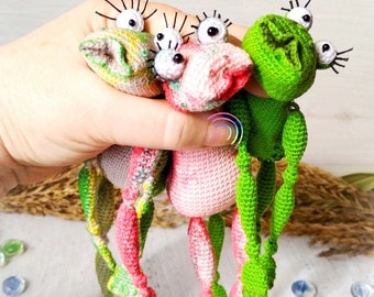 Crochet Frog Amigurumi Pattern: Movable Paws (PDF in English)