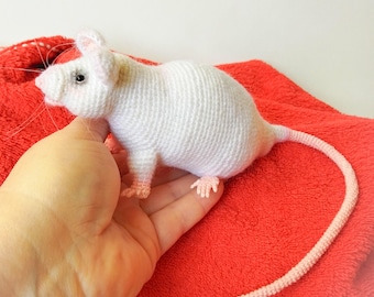 Crochet White Rat Pattern: Realistic Mouse Amigurumi (PDF in English)