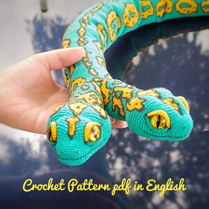 Amigurumi tweekoppige slang Hydra haakpatroon pdf in het Engels. Knuffel slang DIY tutorial