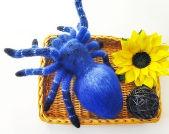 Blue Knee Tarantula Crochet Pattern: Large Spider Amigurumi (PDF in English)
