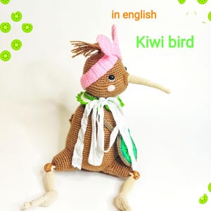 New Zealand Kiwi bird, crochet pattern pdf in English. Kiwi bird amigurumi pattern in English.  Kiwi bird stuffed toy pattern