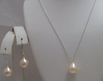 Genuine Cultured Freshwater Peach Pearl Teardrop Necklace and Earrings Set pink-peach