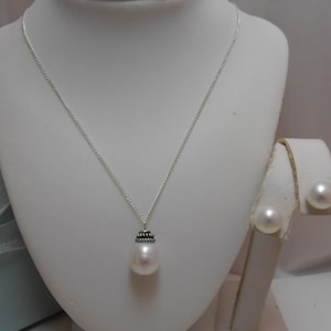 Beautiful Genuine Cultured Freshwater Pearl Necklace and Earrings Set