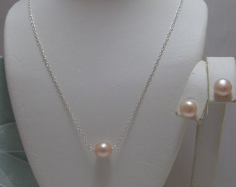 Solitaire Pearl Pendant on necklace and earrings set