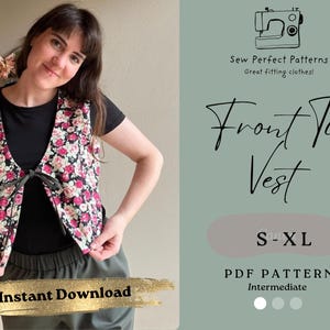 Puede incluir: Un chaleco con lazo frontal con estampado floral y cierre de lazo negro. El chaleco es negro con un estampado de flores rosas y blancas. El texto "Front Tie Vest" se muestra en cursiva, junto con "S-XL" y "PDF Pattern Intermediate". También son visibles las palabras "Instant Download".