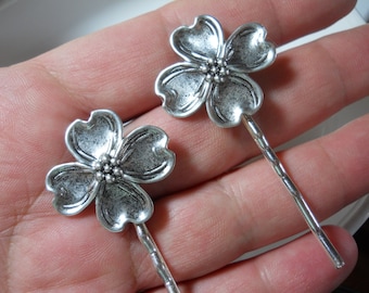 Dijes de flores de cornejo de metal plateado con follaje de jardín, horquillas para el cabello, horquillas, regalo para jardineros, naturaleza, orgánico