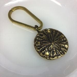 Portachiavi con medaglione in ottone con dollaro di sabbia, portachiavi vintage in ottone con motivo oceano mare spiaggia vacanza regalo unico