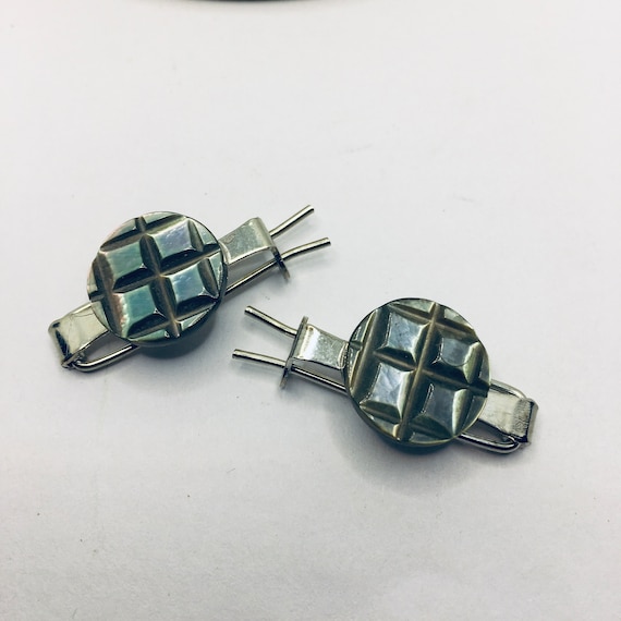 Embossed Silver Shell Barrettes: Vintage Hair Cli… - image 2