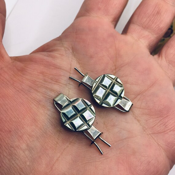 Embossed Silver Shell Barrettes: Vintage Hair Cli… - image 5