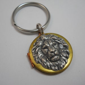 Lion LOCKET KEYCHAIN Be Brave Gift Vintage Locket Unique Gift King of the Jungle Big Cat Bravery Silver Lion Keychain
