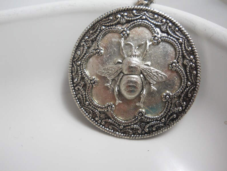 Bee Locket Gardener/'s Gift Memories Photo Keeper Master Gardener Keepsake Gift Honeybee Bumblebee Garden Women/'s Necklace Community Garden