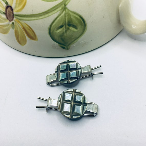 Embossed Silver Shell Barrettes: Vintage Hair Cli… - image 7