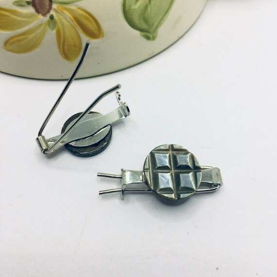 Embossed Silver Shell Barrettes: Vintage Hair Cli… - image 6