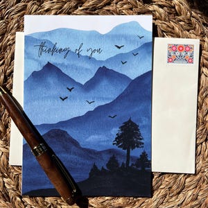 Thinking of You Karte, ruhiges Blue Mountain Aquarell, Beileid oder Ermutigung Karte, Natur inspirierter Gruß