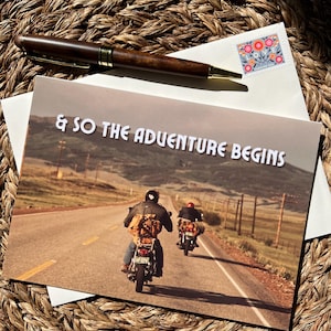 Carte de début d'aventure, carte de voeux de voyage en moto sur la route, carte de remise de diplôme ou de retraite, carte de voyage Wanderlust