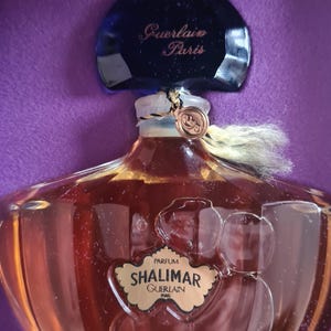 Magnificent vintage SHALIMAR GUERLAIN extract 60ml sold with case and outer box.