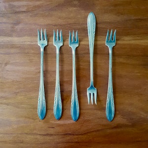 1930s Silverplate Seafood Cocktail Forks - Set of 5, VICEROY PATTERN, seafood, art deco, entertaining serving party, trident, three-pronged