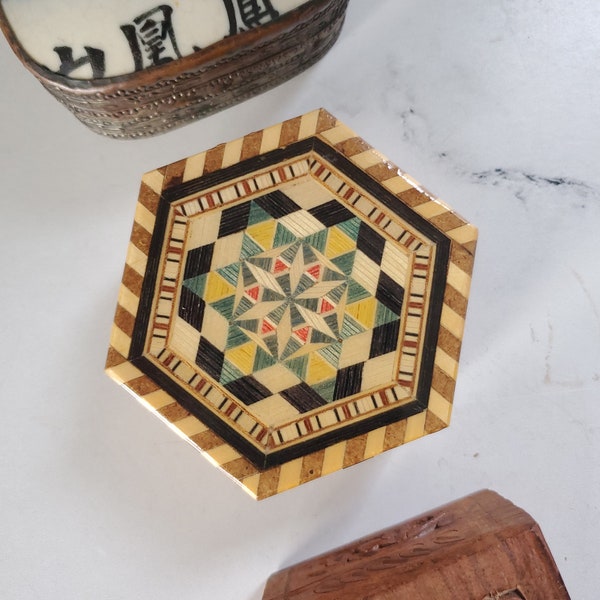 Chevron polychrome Wood Inlay Hinged Box - Unique Wedding or Proposal Ring Box - Italian Marquetry in Many colors, Beautiful craftsmanship