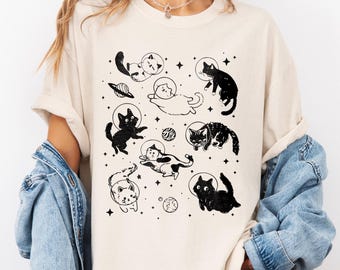 レトロな宇宙猫の快適な色Tシャツ：ギャラクシー猫愛好家へのギフト