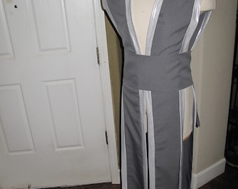 Gilet con cappuccio senza maniche grigio: fascia per costume con finiture argentate