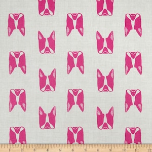 Peut inclure: Tissu rose et blanc avec un motif r&eacute;p&eacute;t&eacute; de visages de bouledogues fran&ccedil;ais stylis&eacute;s.